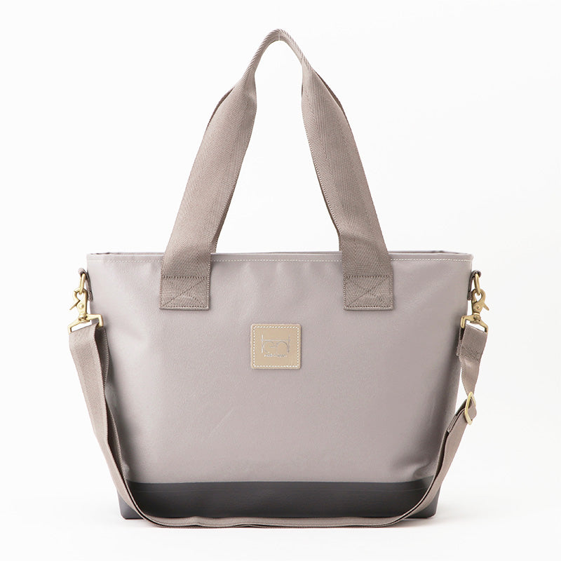 【KEVIN】グレー別売り2WAYナイロンベルト（幅3.8cm）を装着したトートバッグの正面